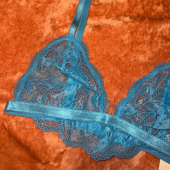Free People IntimatelySize XS Blue Lace Bralette - Picture 2 of 6